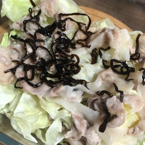 電子レンジで簡単♩キャベツと豚肉の蒸し煮